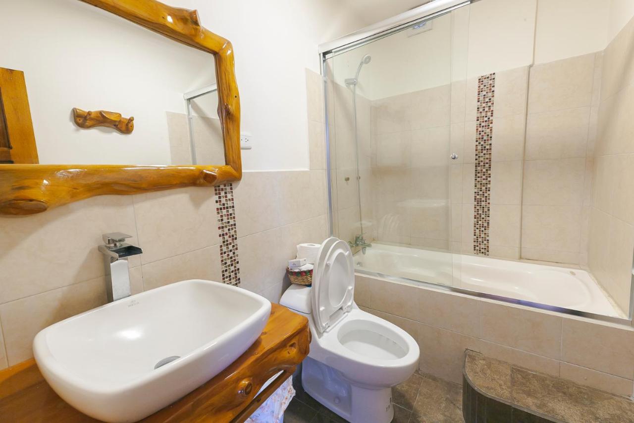 Los Ponchos Inn Apartasuite Otavalo Bagian luar foto