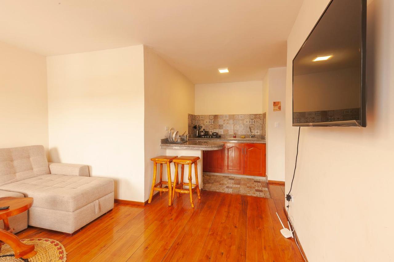 Los Ponchos Inn Apartasuite Otavalo Bagian luar foto