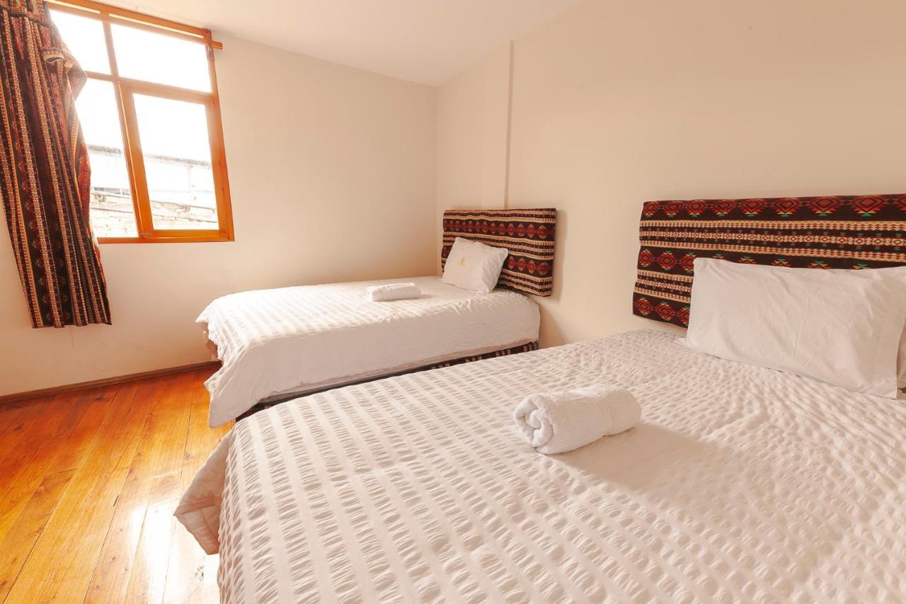 Los Ponchos Inn Apartasuite Otavalo Bagian luar foto